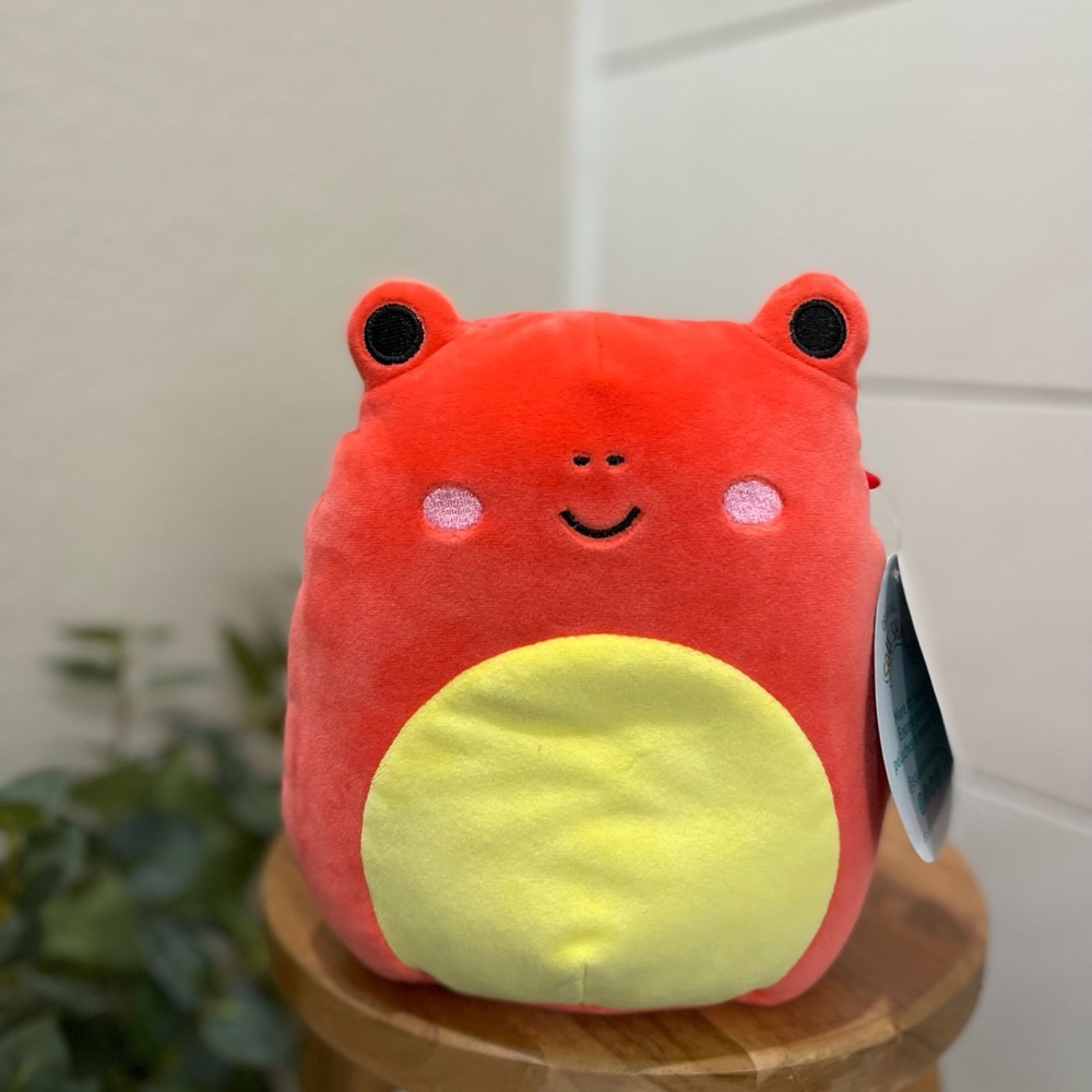 NWT squishmallows “Obu” the red tree frog 7” squish